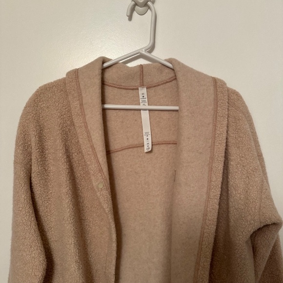 Lululemon Sincerely Sherpa Wrap in Heathered Cashew - Picture 5 of 10